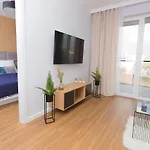 Maloves Apartment Netflix