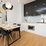 Maloves Apartment Netflix
